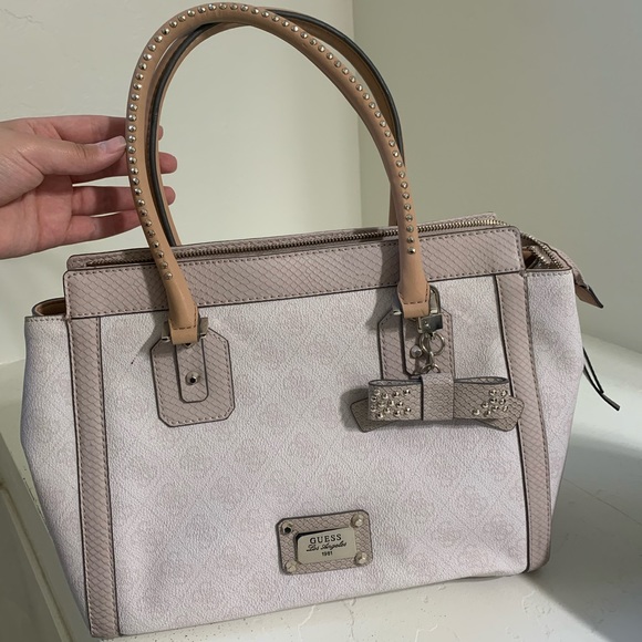 Guess purse - Picture 1 of 2